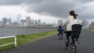 台風・強風の日の自転車｜乗ってもいい？危険な目安